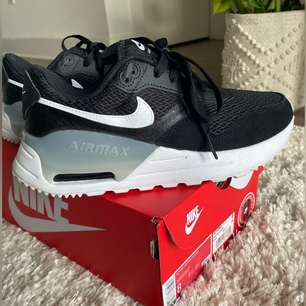 Nike Women’s Air Max Systm